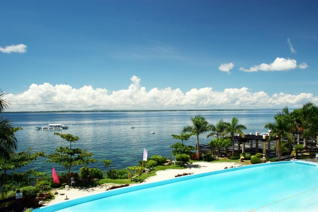 La Mirada Beachfront Condo: Ocean Views & Resort Amenities Lapu-Lapu City Room photo