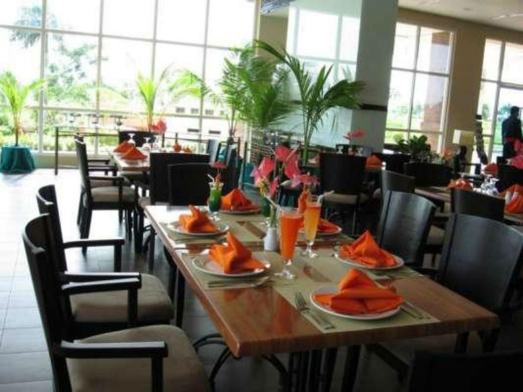 La Mirada Beachfront Condo: Ocean Views & Resort Amenities Lapu-Lapu City Room photo