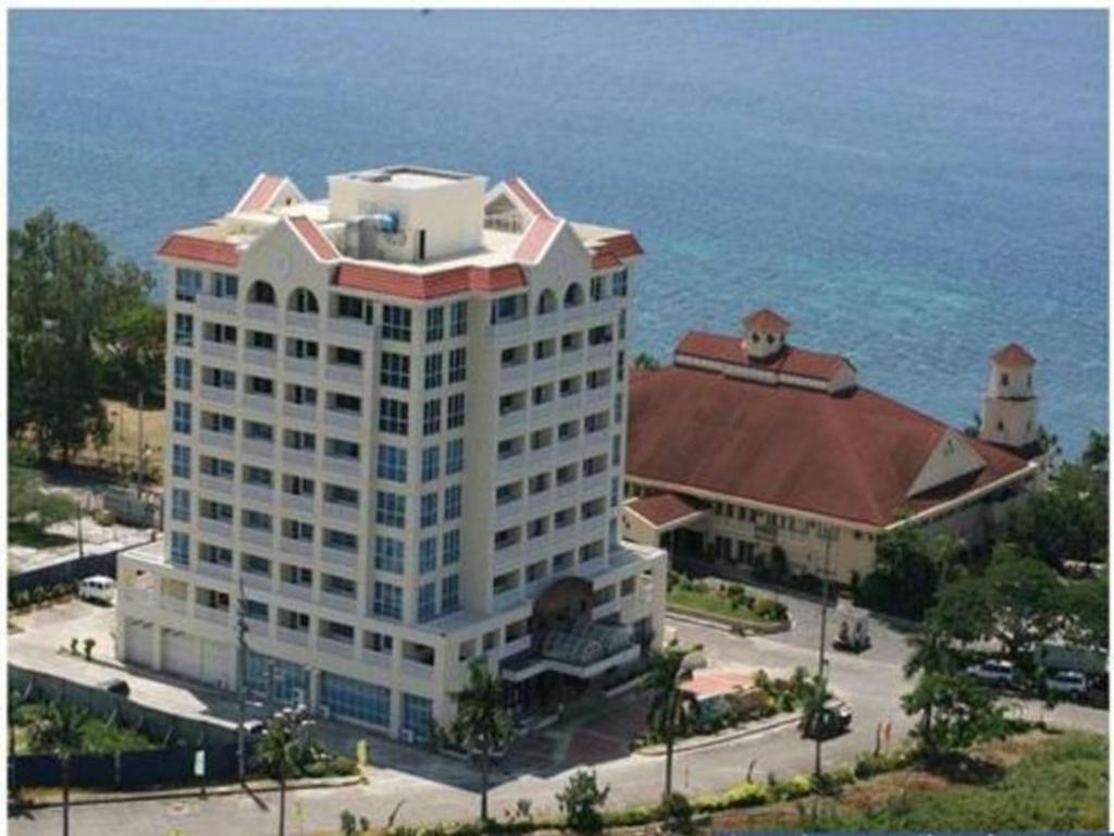 La Mirada Beachfront Condo: Ocean Views & Resort Amenities Lapu-Lapu City Room photo