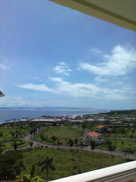 La Mirada Beachfront Condo: Ocean Views & Resort Amenities Lapu-Lapu City Exterior photo